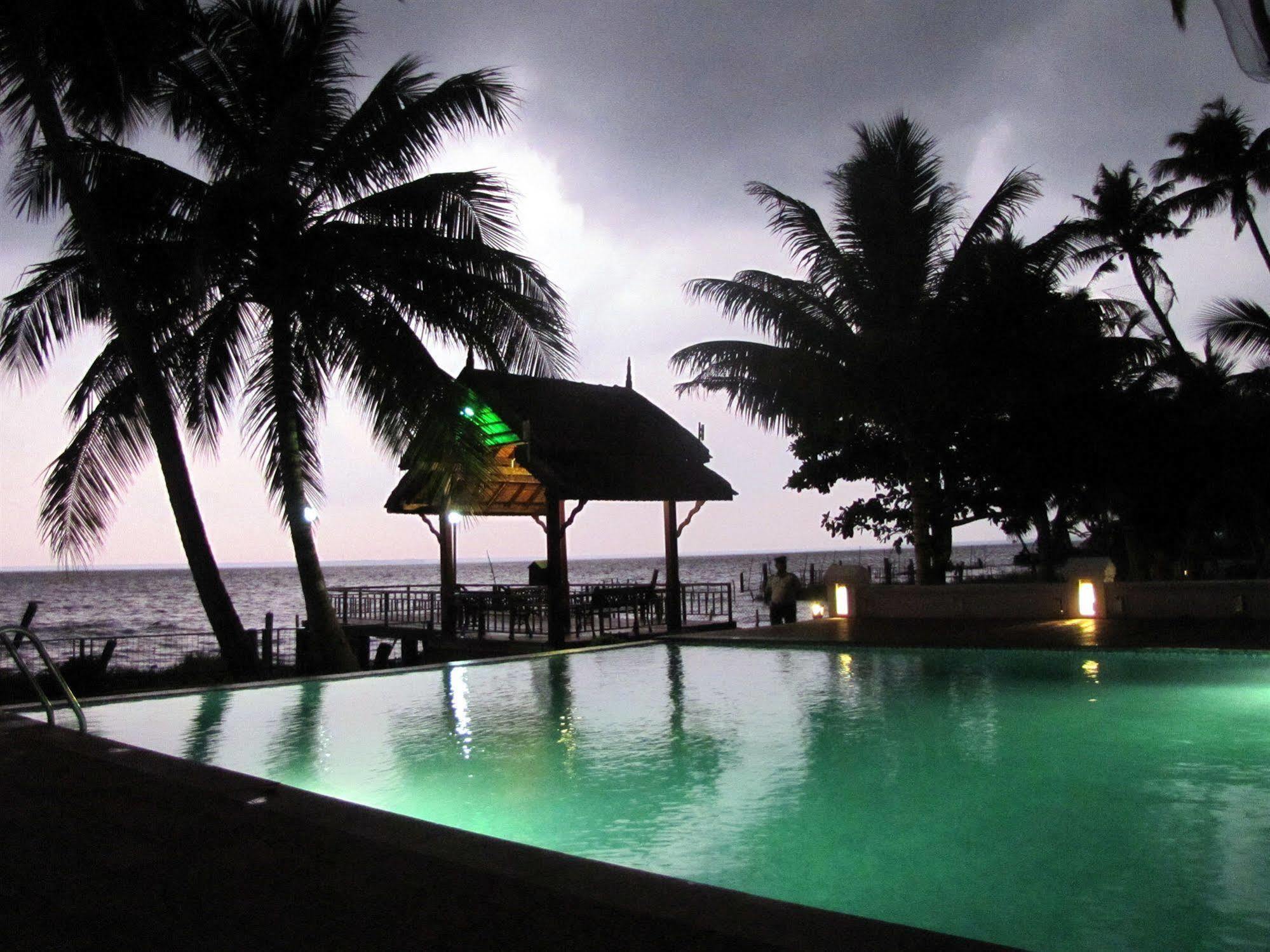 Abad Whispering Palms Otel Kumarakom Dış mekan fotoğraf